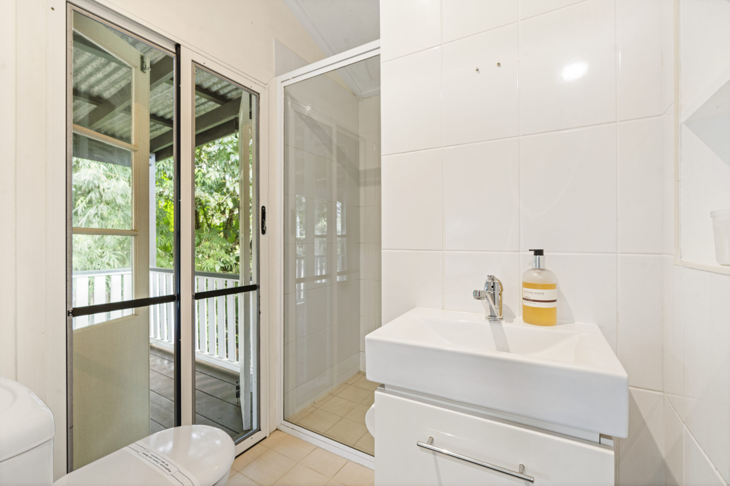 Queen Room 1 Ensuite